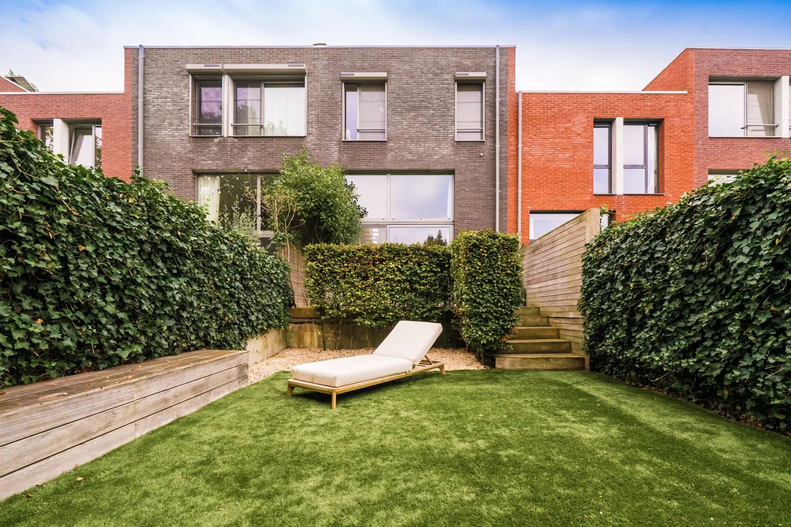 Tuin met zicht op de woning
